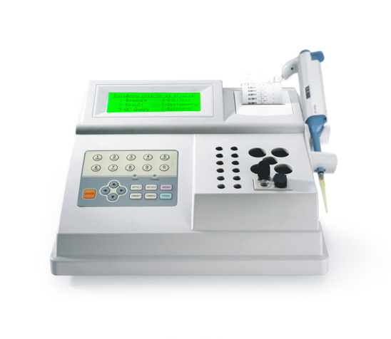 Analyseur de coagulation avec 2 canaux de travail indépendants